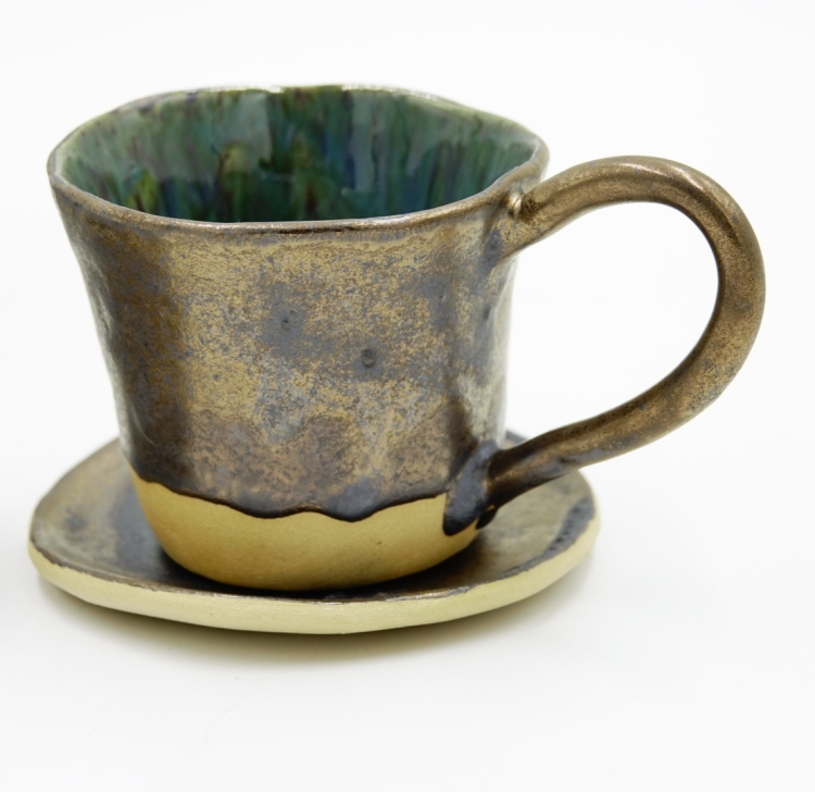 kubek ceramiczny handmade GLAD Dessimo widok z boku