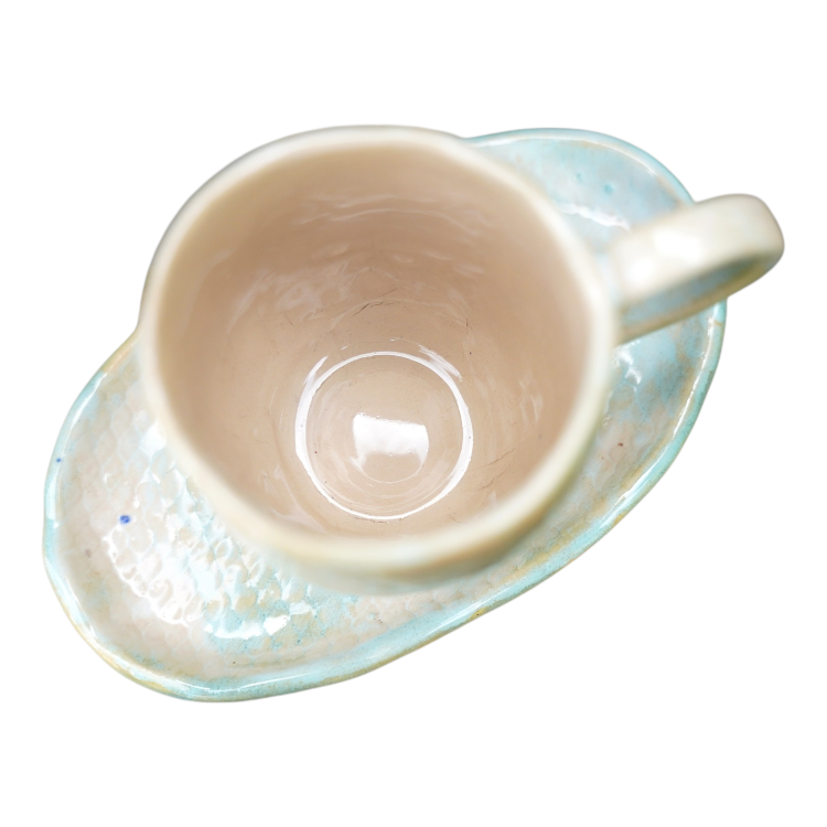 minimalistyczna filiżanka ceramiczna